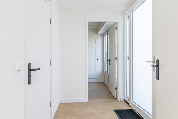 Foto - Verkocht onder voorbehoud: Ruime en veelzijdige vrijstaande woning met 173 m² woonoppervlakte,  extra leefverdieping, 3 slaapkamers (mogelijkheid tot 4), 2 badkamers, royaal bijgebouw en tuin op het zuidoosten in Hulsberg